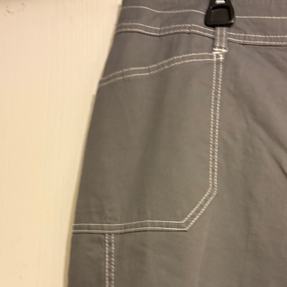 NWT-Gray Cargo Capri Pants - Picture 3 of 9